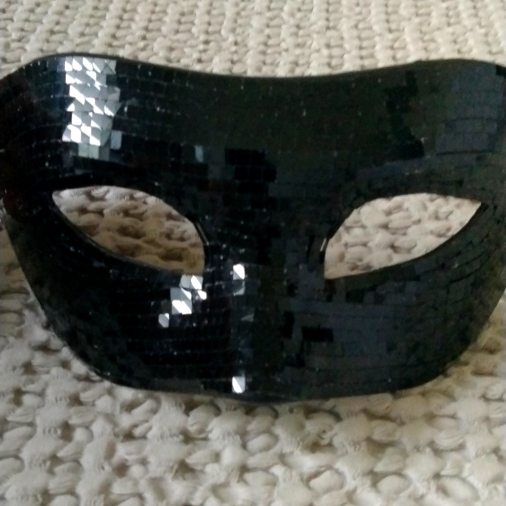 Black glass masquerade mask